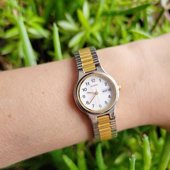 Vintage Seiko Classic Calendar Stetch Watch - Picture 4 of 11